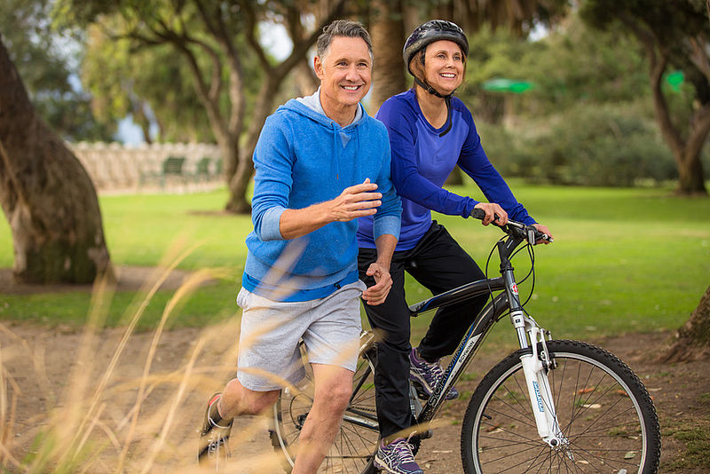 Regelmäßige körperliche Aktivität beugt Herz-Kreislauf-Erkrankungen vor, steigert die Fitness und die geistige Gesundheit.